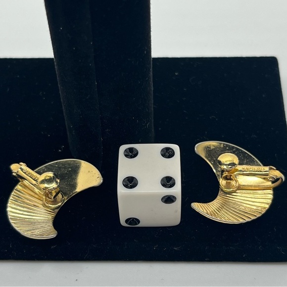 Napier gold tone screw on vintage earrings. Shaped like a half moon. - Picture 7 of 7